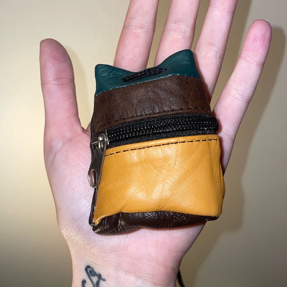 Handmade leather pouch - Picture 2 of 8